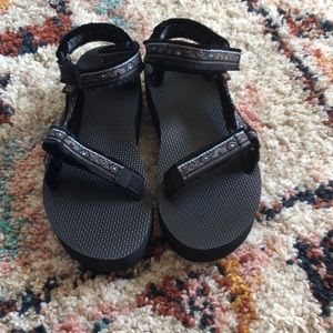 NWT Teva Flatforms